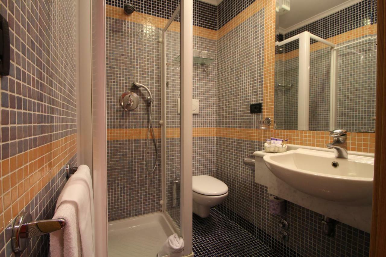 Hotel Portoghesi Róma Kültér fotó